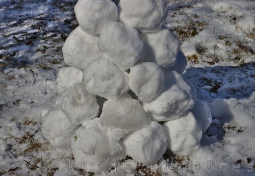 A snow lantern